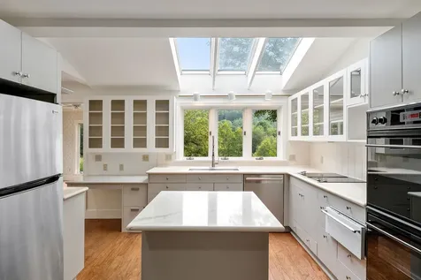 593 Red Barn Road Hartford VT 05001