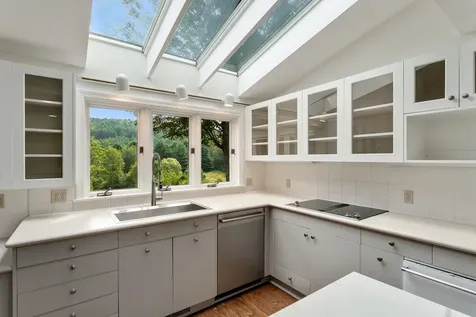 593 Red Barn Road Hartford VT 05001