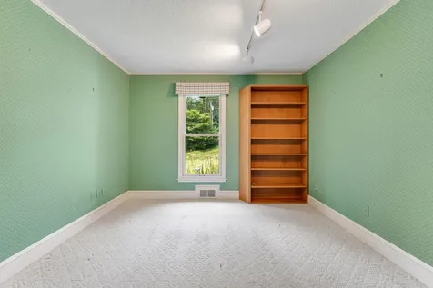 593 Red Barn Road Hartford VT 05001