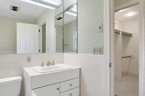 593 Red Barn Road Hartford VT 05001