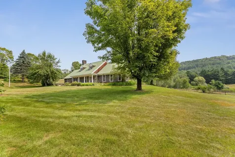 593 Red Barn Road Hartford VT 05001