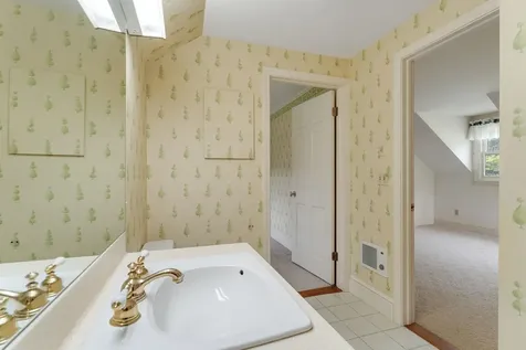 593 Red Barn Road Hartford VT 05001