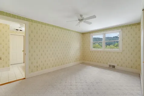 593 Red Barn Road Hartford VT 05001