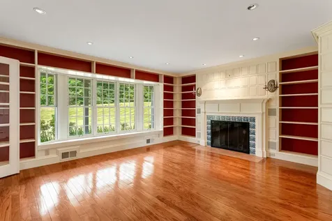 593 Red Barn Road Hartford VT 05001