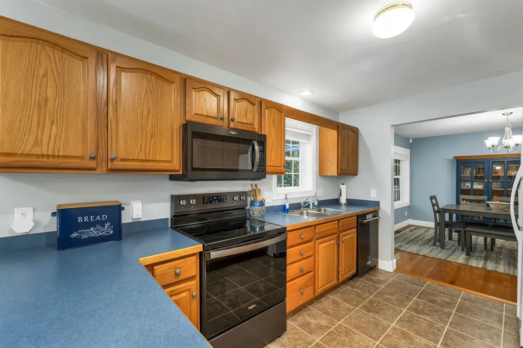 6 Dudley Road Wolfeboro NH 03894