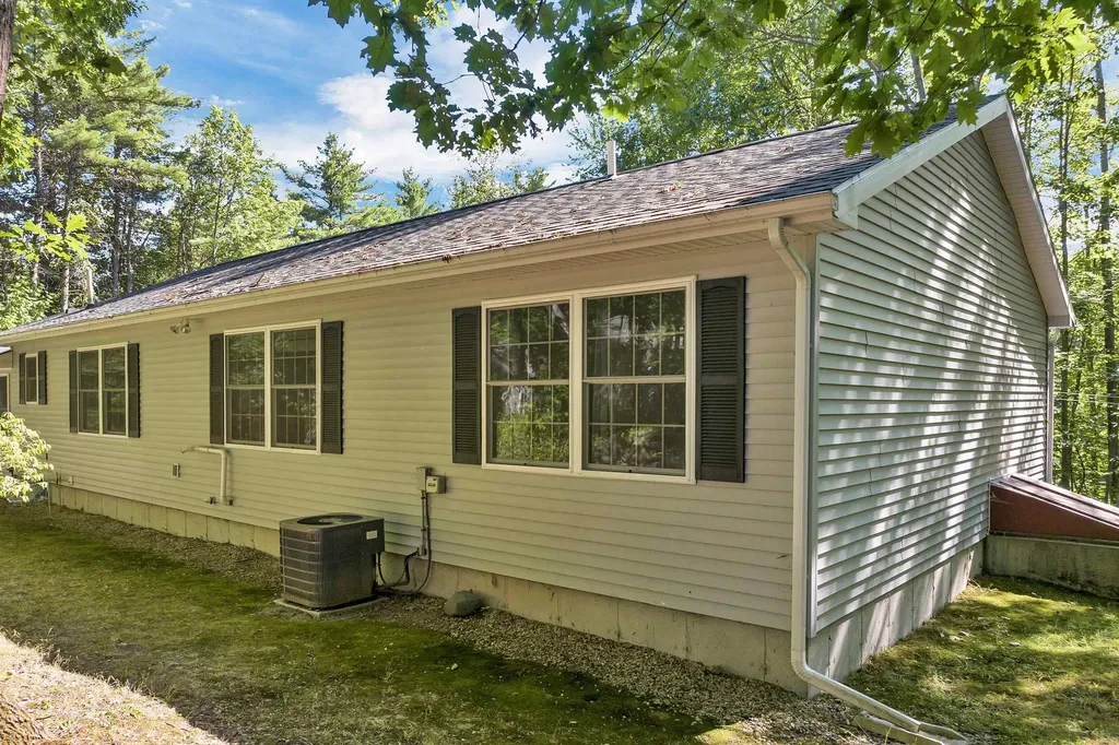 6 Dudley Road Wolfeboro NH 03894