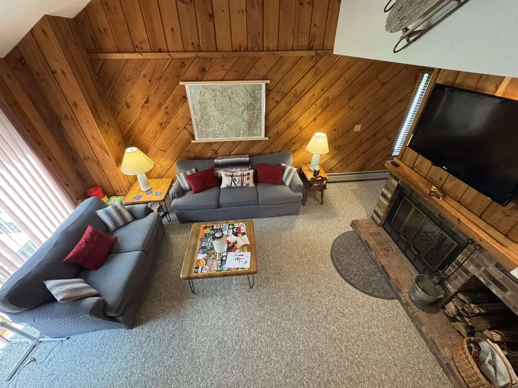 5F Polar Bear North Dover VT 05356