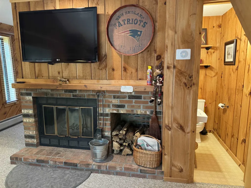 5F Polar Bear North Dover VT 05356