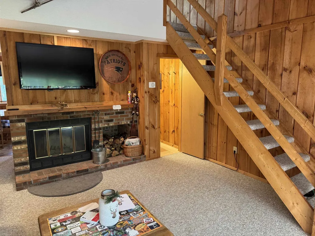 5F Polar Bear North Dover VT 05356