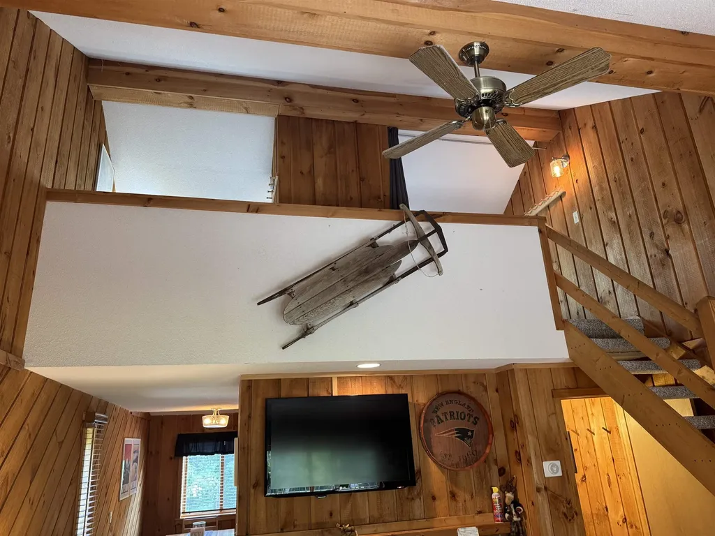 5F Polar Bear North Dover VT 05356