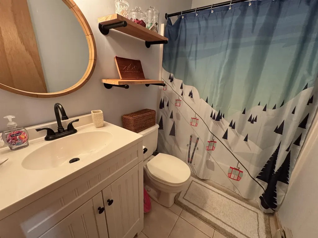 5F Polar Bear North Dover VT 05356