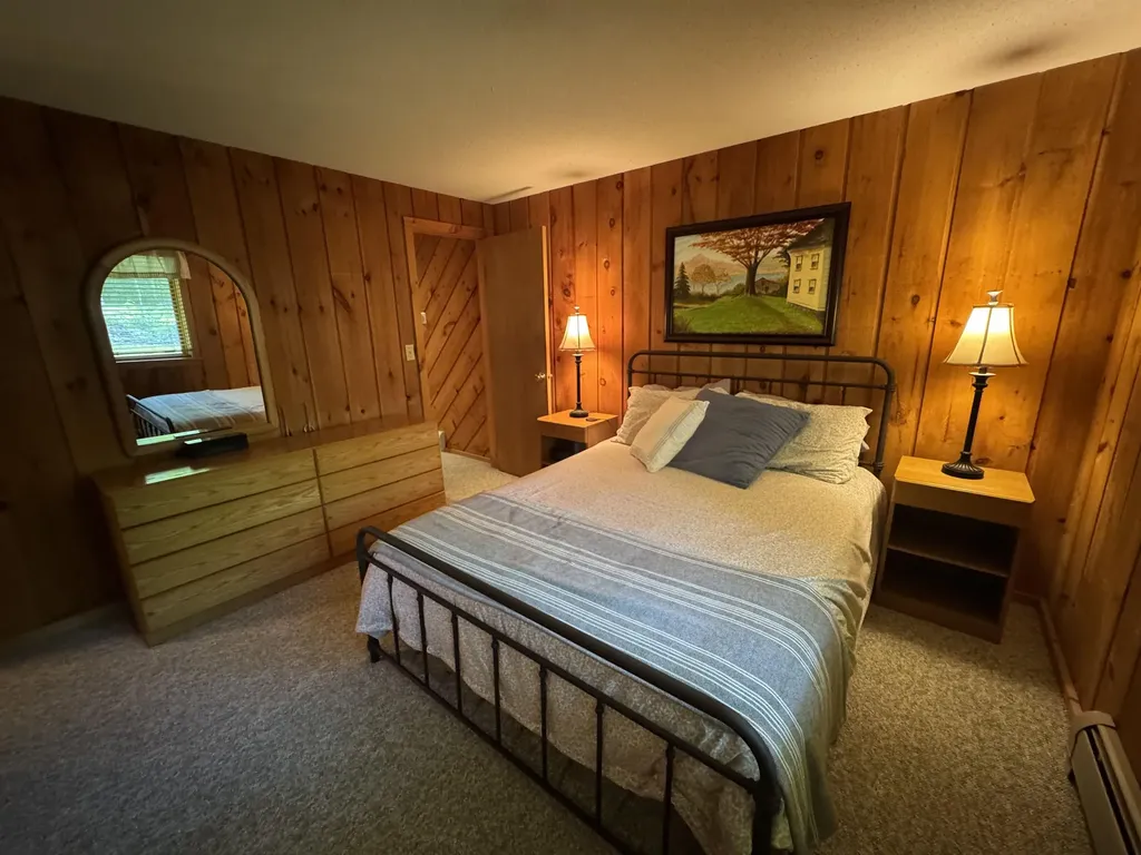 5F Polar Bear North Dover VT 05356