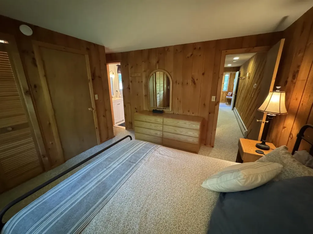 5F Polar Bear North Dover VT 05356