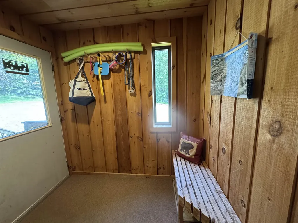 5F Polar Bear North Dover VT 05356