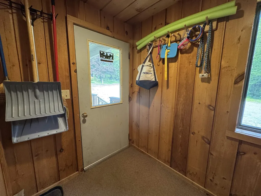 5F Polar Bear North Dover VT 05356