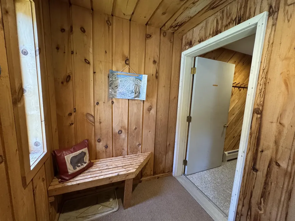 5F Polar Bear North Dover VT 05356