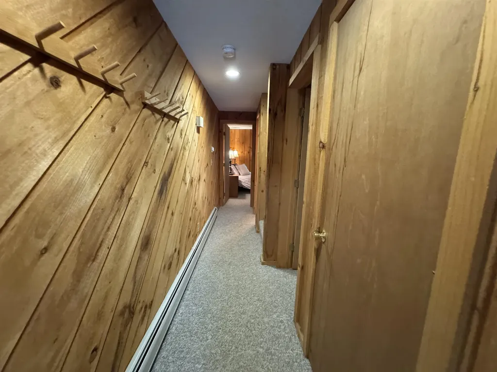 5F Polar Bear North Dover VT 05356