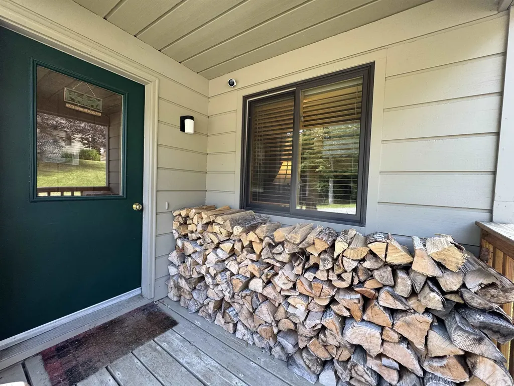 5F Polar Bear North Dover VT 05356