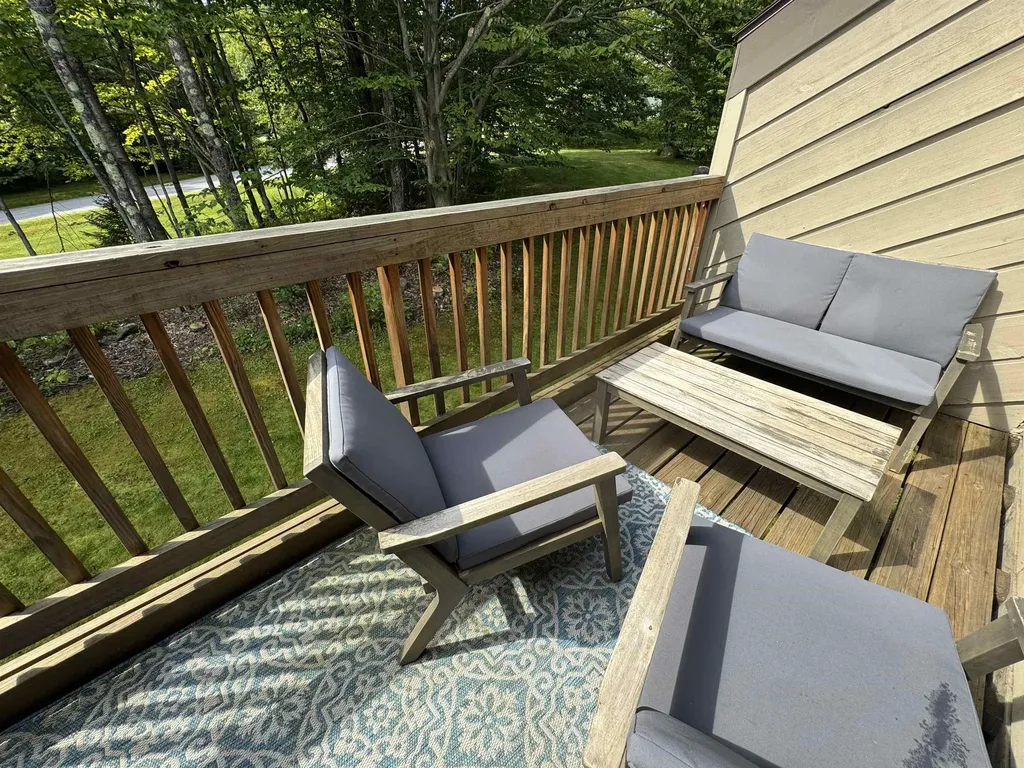 5F Polar Bear North Dover VT 05356