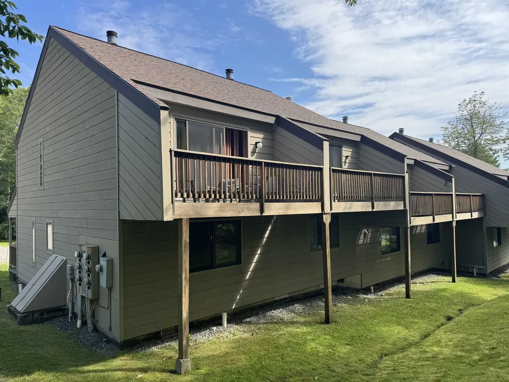 5F Polar Bear North Dover VT 05356