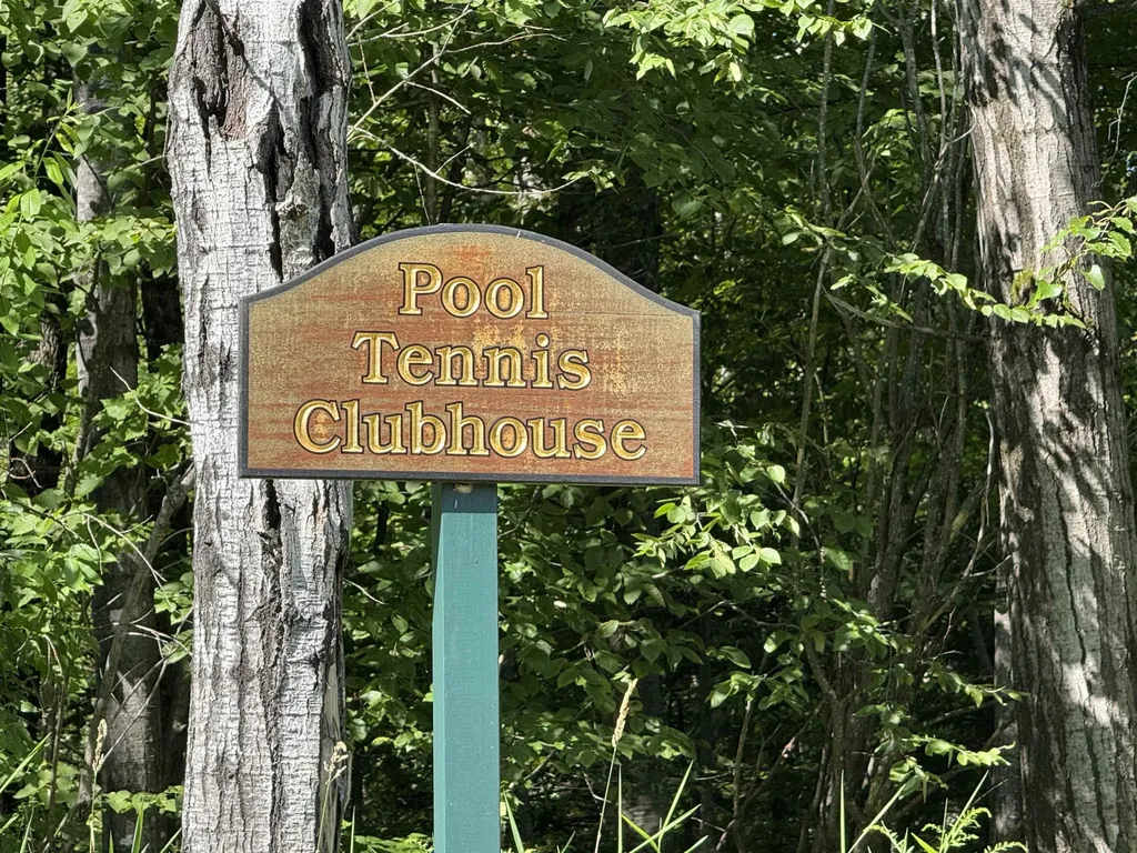 5F Polar Bear North Dover VT 05356