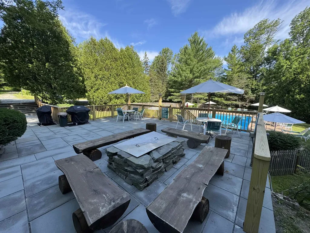 5F Polar Bear North Dover VT 05356