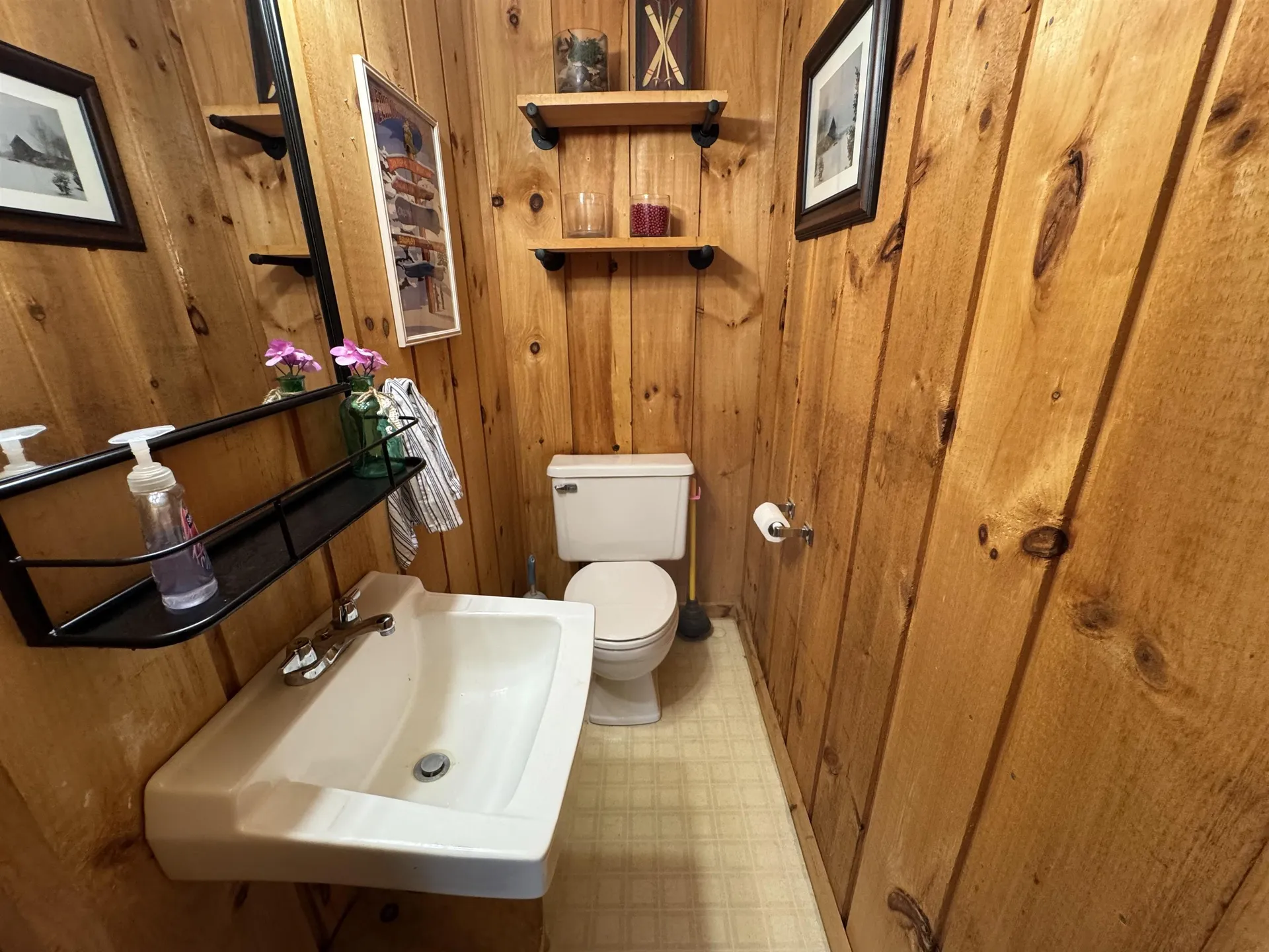 5F Polar Bear North Dover VT 05356