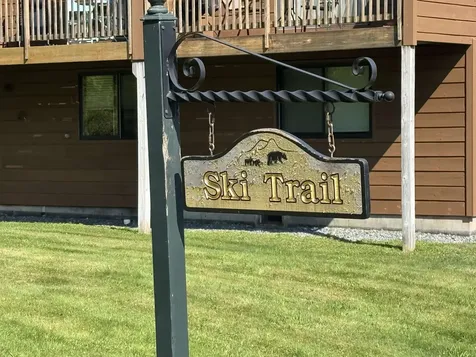 5F Polar Bear North Dover VT 05356