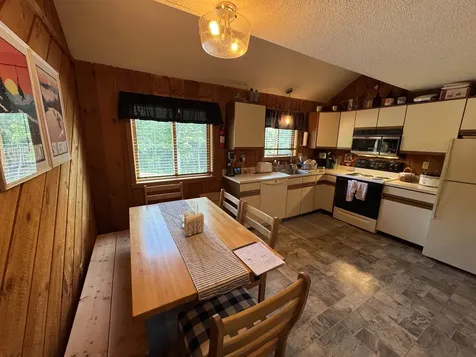 5F Polar Bear North Dover VT 05356