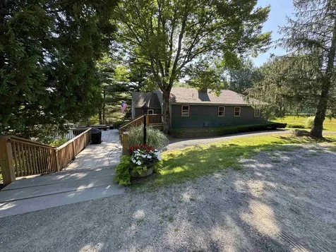 5F Polar Bear North Dover VT 05356