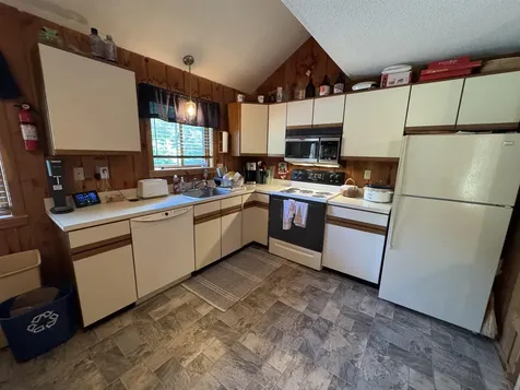 5F Polar Bear North Dover VT 05356