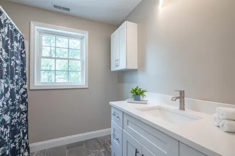 3.5 Mount Pleasant Street Derry NH 03038