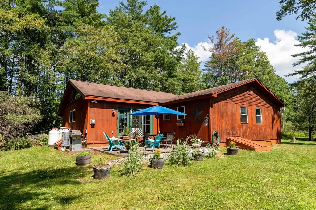 4297 Us Route 4 Mendon VT 05701