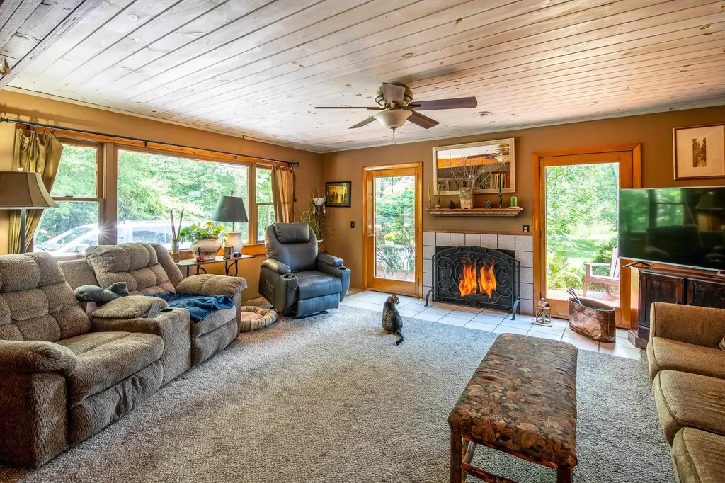 4297 Us Route 4 Mendon VT 05701