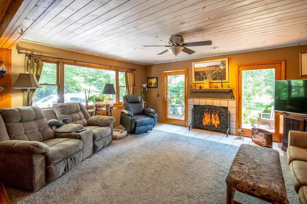 4297 Us Route 4 Mendon VT 05701