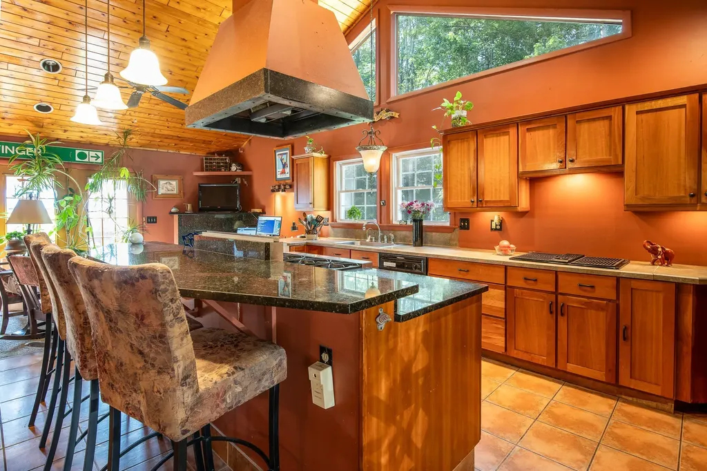 4297 Us Route 4 Mendon VT 05701