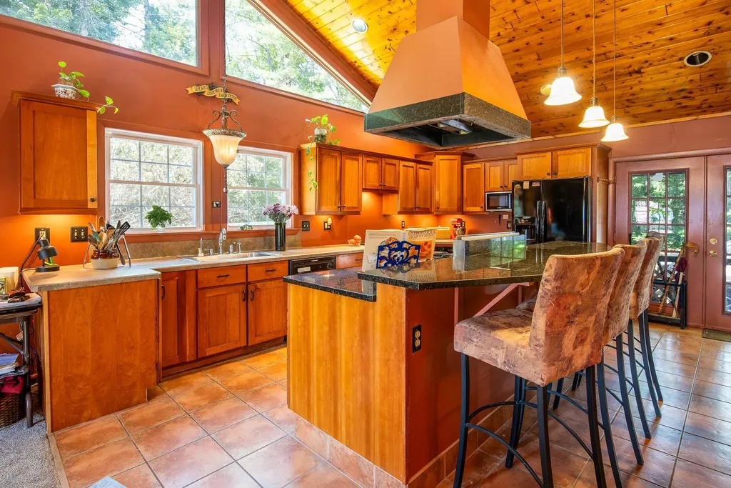 4297 Us Route 4 Mendon VT 05701