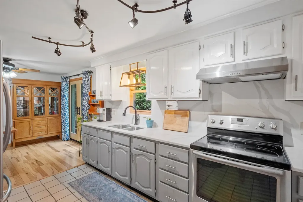 18 Bachelor Drive Alton NH 03810