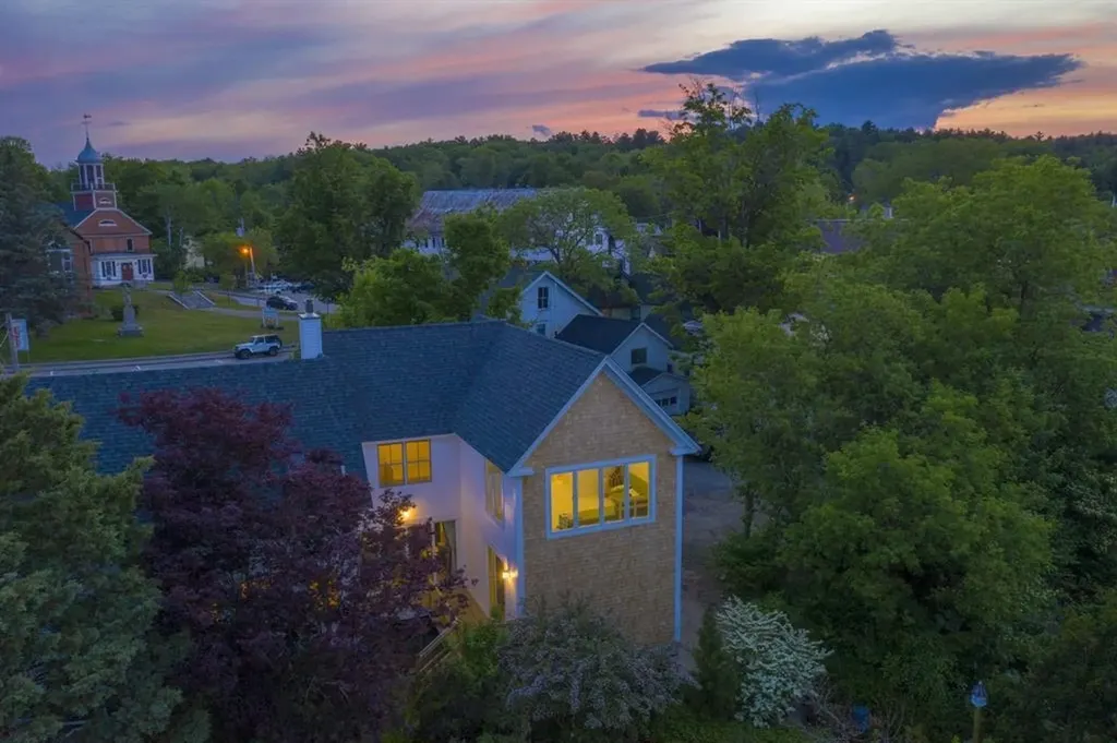 17 Lake Street Meredith NH 03253