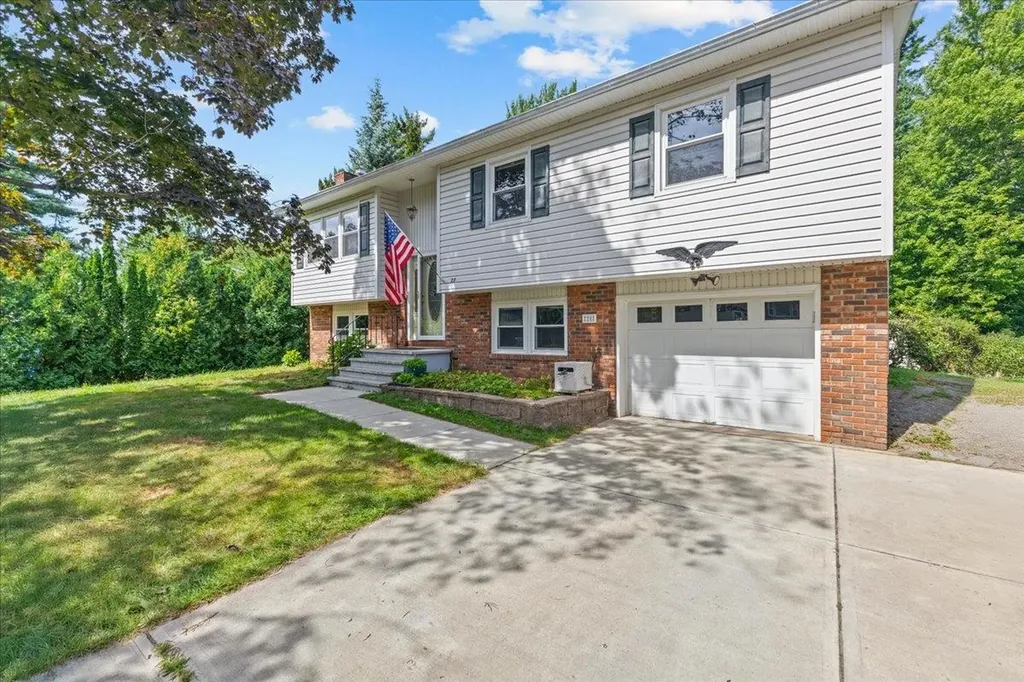 28 Renkin Drive Colchester VT 05446