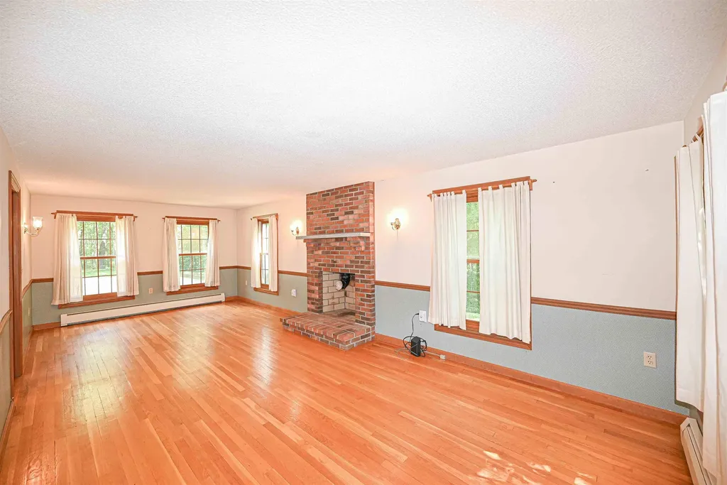 19 Hooksett Road Goffstown NH 03045