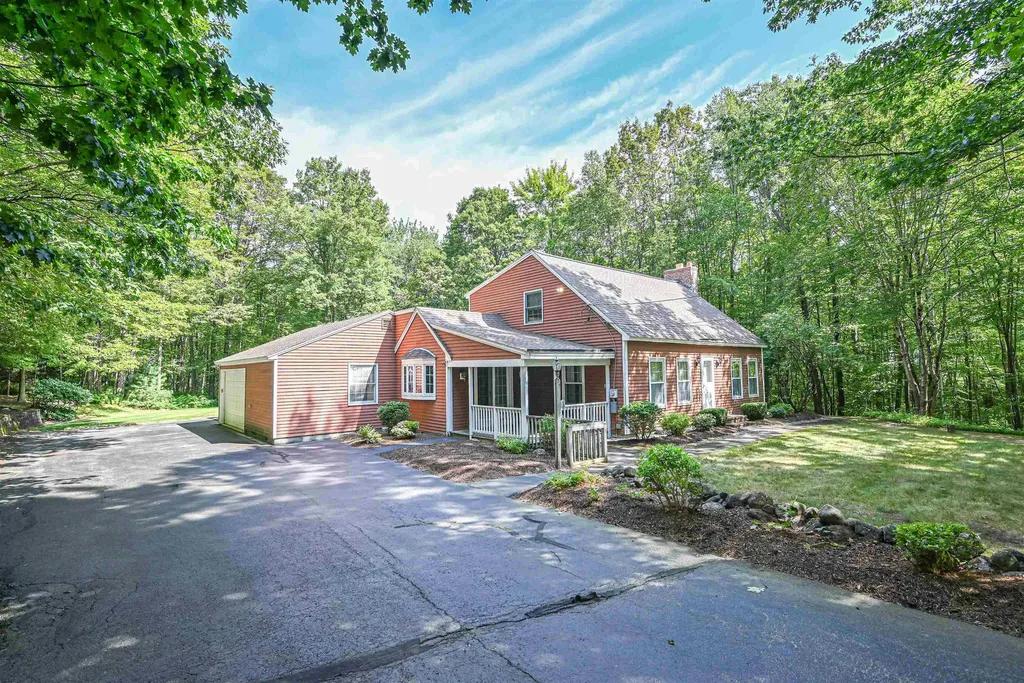 19 Hooksett Road Goffstown NH 03045