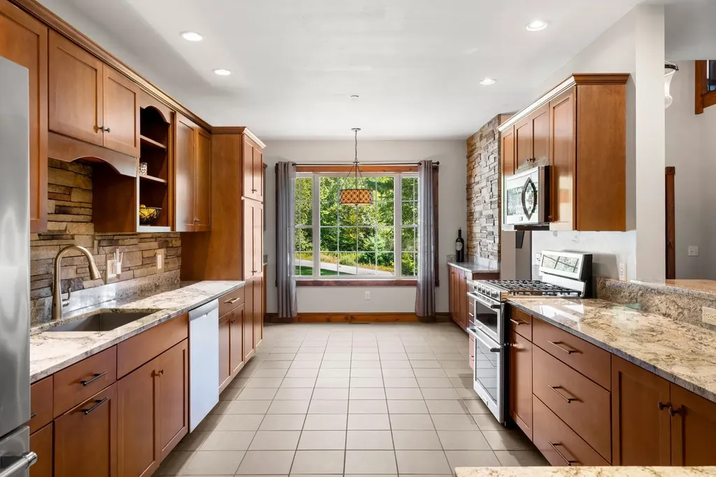 31 Creek Hill Drive Danville NH 03819