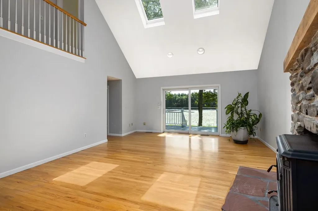 15 Casey Road East Kingston NH 03827