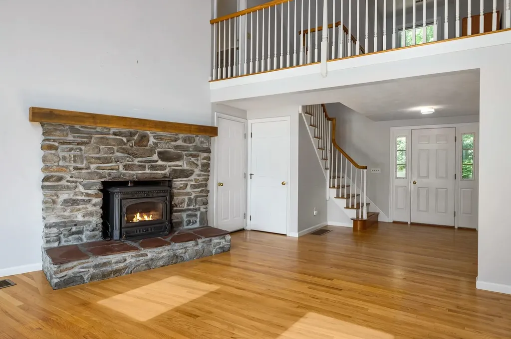 15 Casey Road East Kingston NH 03827