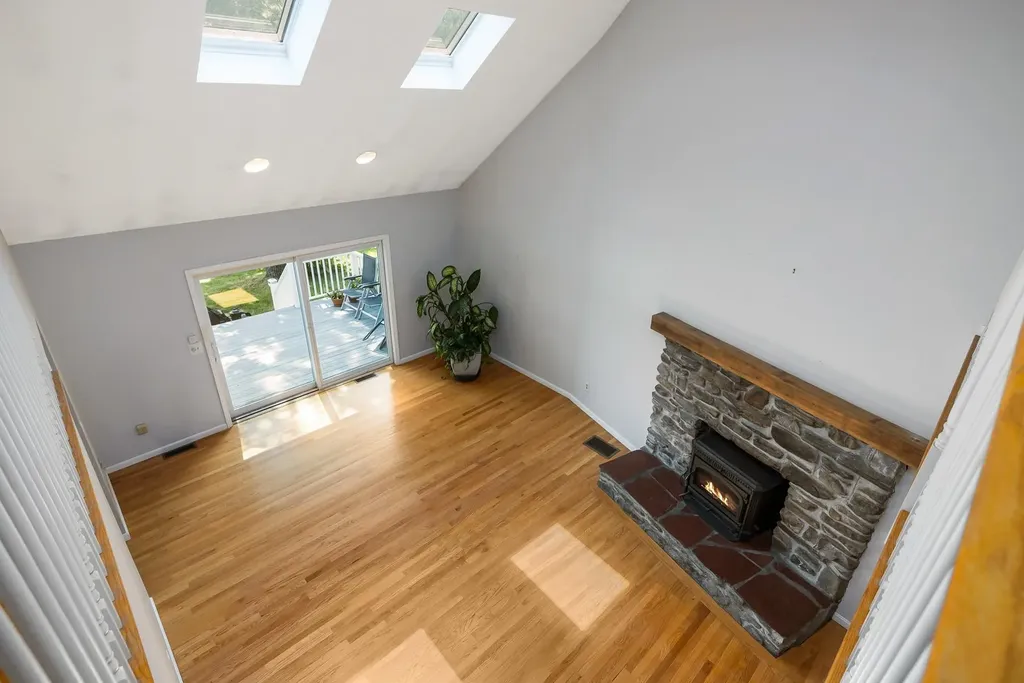 15 Casey Road East Kingston NH 03827