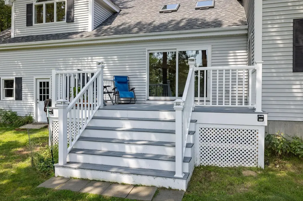 15 Casey Road East Kingston NH 03827