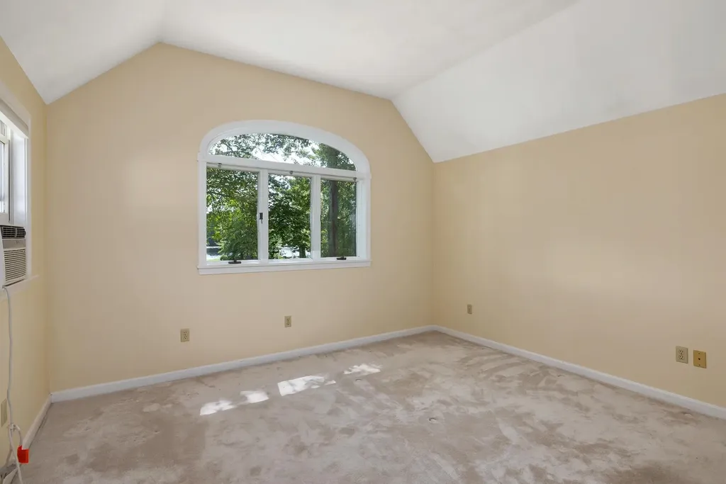 15 Casey Road East Kingston NH 03827