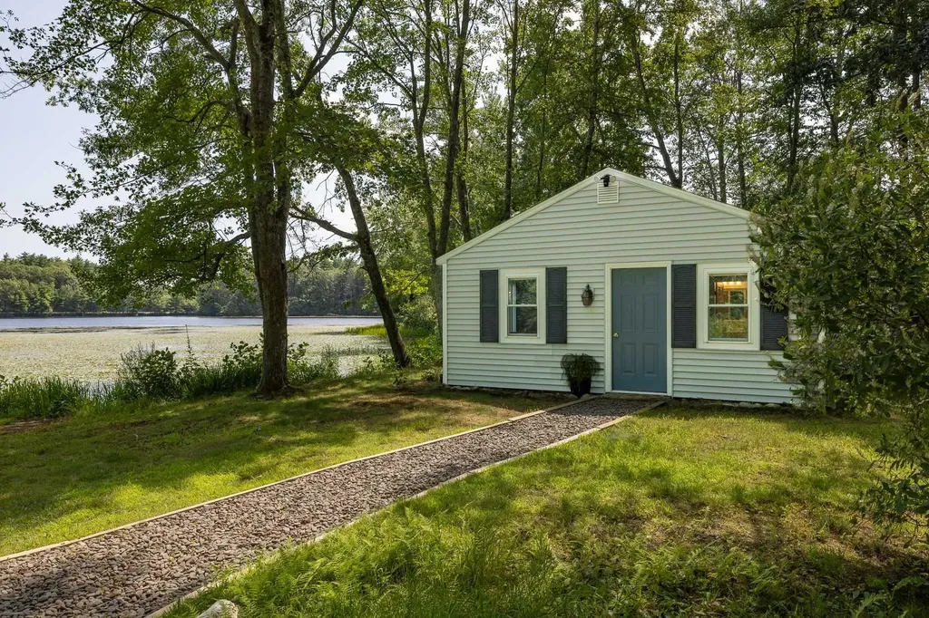 15 Casey Road East Kingston NH 03827