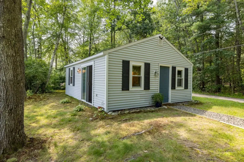 15 Casey Road East Kingston NH 03827